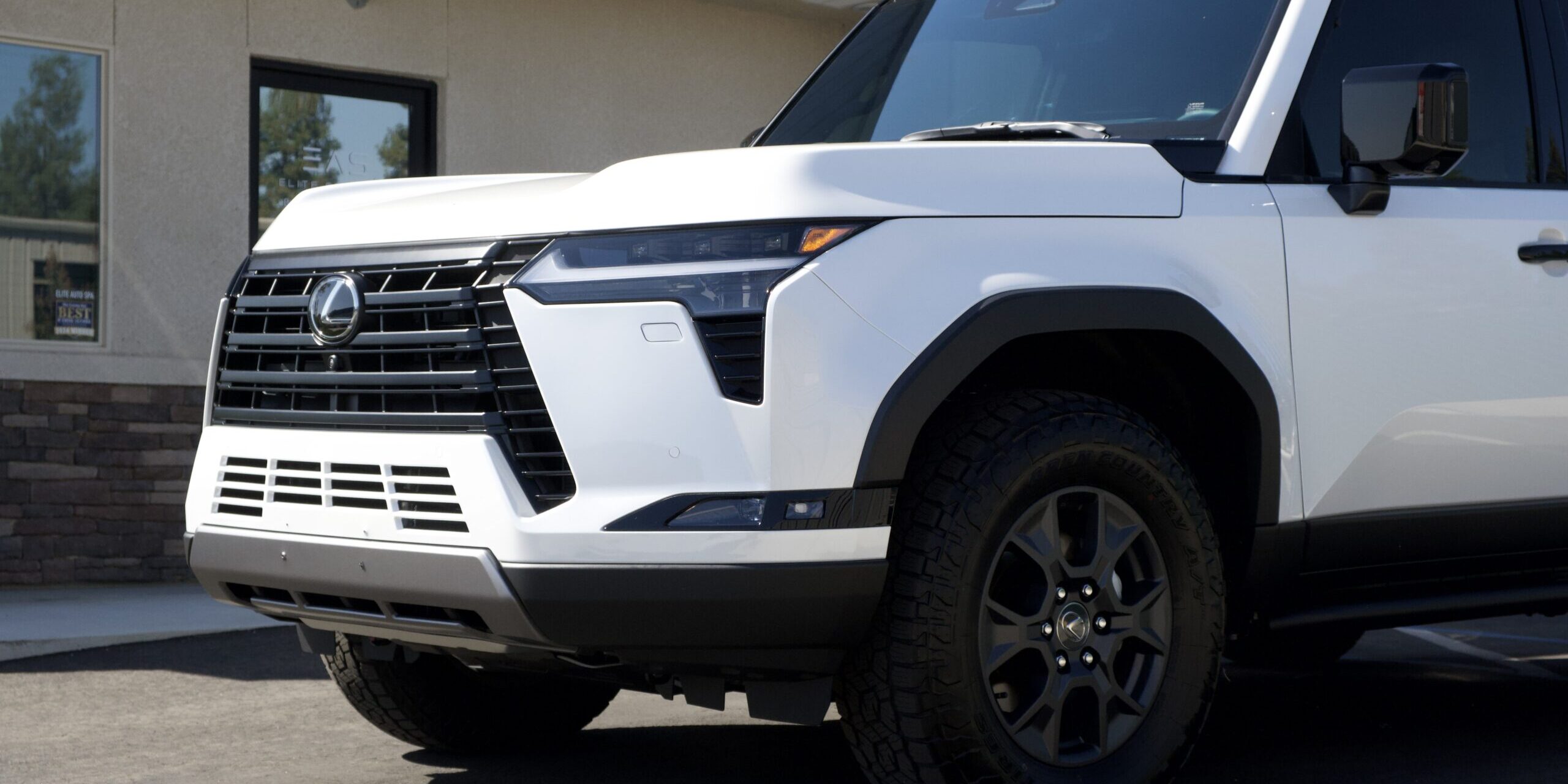 DSCF1897 white Lexus gx550